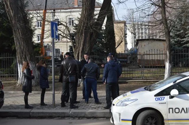 Чергові «замінування» в Івано-Франківську. Цього разу, анонім «замінував» три школи. Вибухівки не виявлено. Одна із шкіл повертається до роботи — фото 18