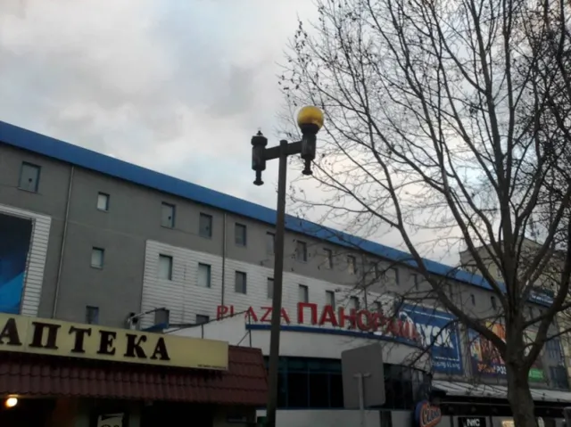 Горожане жалуются на стертую "зебру" на Северном бульваре, мол такая ситуация подвергает опасности пешеходов — фото 3