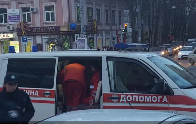 В Ивано-Франковске водителю во время движения автомобиля внезапно стало плохо — фото 3