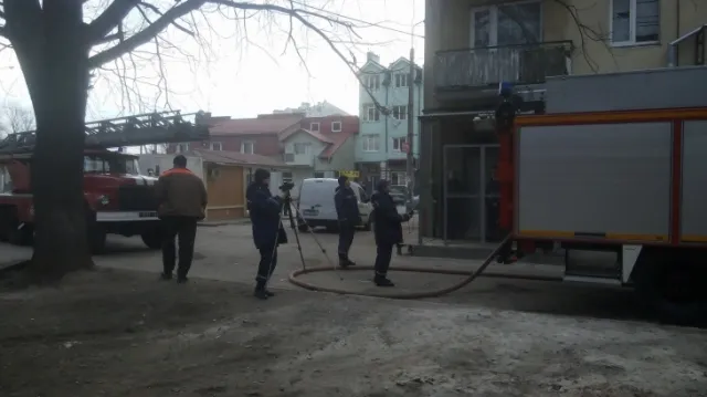 На одной из улиц Ивано-Франковская горела многоэтажка. Пожар случился из-за брошенного окурка — фото 7
