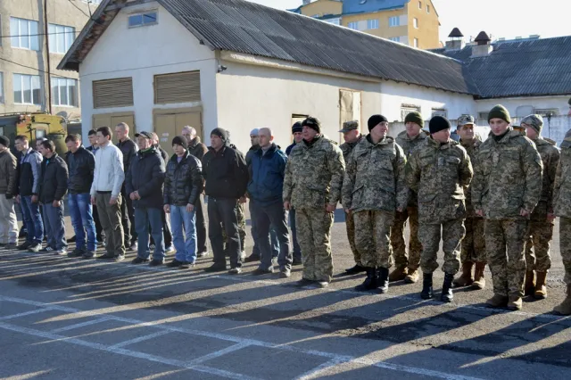 У Франківську 45 майбутніх контрактників провели на військову службу — фото 1