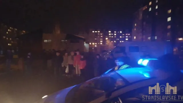 В Франковске пьяный мужчина въехал в бордюр — фото 1