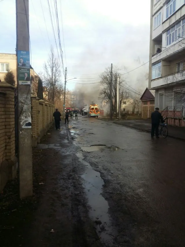 В Франковске возле «Хлебокомбината» загорелся микроавтобус — фото 2