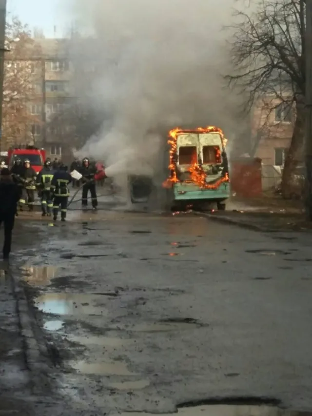 В Франковске возле «Хлебокомбината» загорелся микроавтобус — фото 3