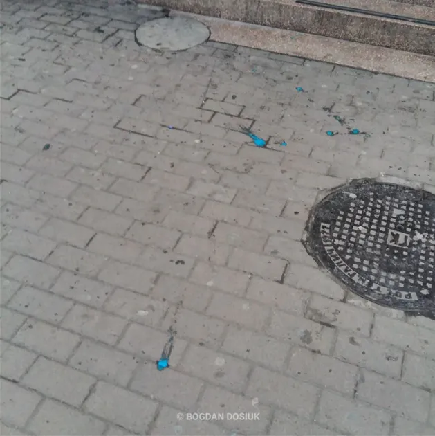 В Ивано-Франковске неизвестные забросали краской Сбербанк России — фото 2