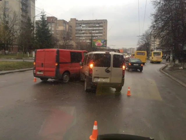 В Ивано-Франковске стукнулись два автомобиля — фото 3