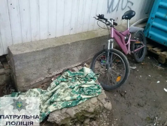 Франковские полицейские задержали трех человек, которые украли велосипед — фото 1