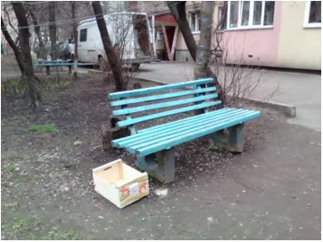 В Івано-Франківську дитячі майданчики перетворилися на декорації для фільмів жаху та ще й несуть небезпеку для дітей — фото 2