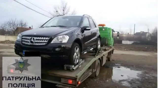Франківські поліцейські затримали нетверезу малолітню місцеву мешканку, яка їздила містом без прав — фото 2