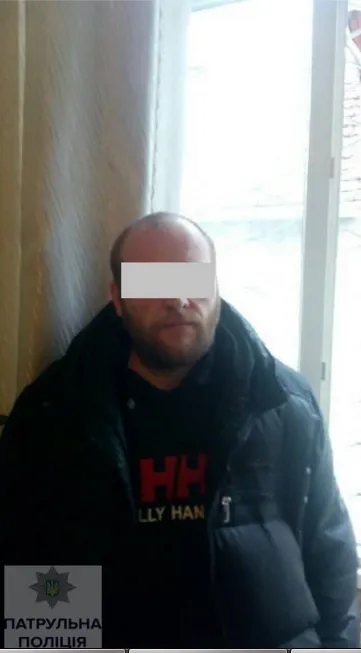 Полицейские Ивано-Франковска задержали подозреваемого в краже ноутбука — фото 1