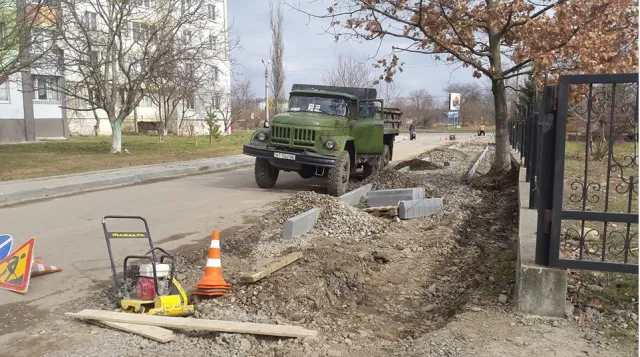 У Франківську на Покутській завершується облаштування тротуарів — фото 1
