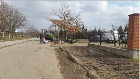 У Франківську на Покутській завершується облаштування тротуарів — фото 2