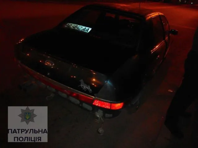 В Франковске полиция задержала пьяного водителя, у которого в машине нашли патроны к автомату — фото 3
