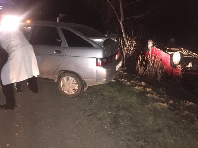 На Прикарпатье пьяный водитель ВАЗа на большой скорости врезался в Volkswagen, пострадали два человека — фото 3