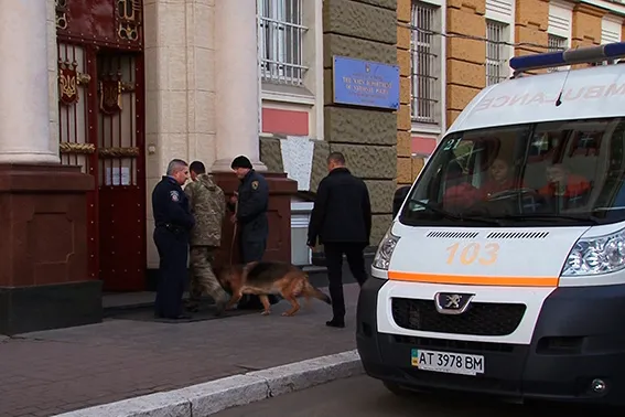 В Франковске снова угрозы: обещали подорвать центральный вокзал, два супермаркета и мсто на Пасечную. Заминировании в Франковске снова не подтвердились — фото 1