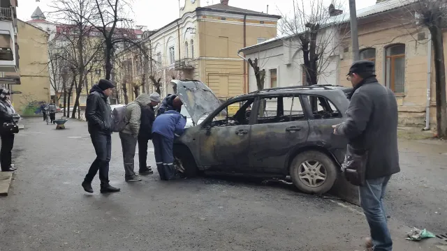 На одной из улиц Ивано-Франковска сгорел автомобиль — фото 3