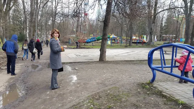 В Івано-Франківську у найвіддаленішому кутку парку Шевченка розпочали облаштування пішохідних доріжок — фото 4