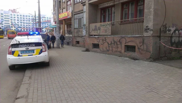 В центре Франковска нашли гранату под своей служебной машиной — фото 3