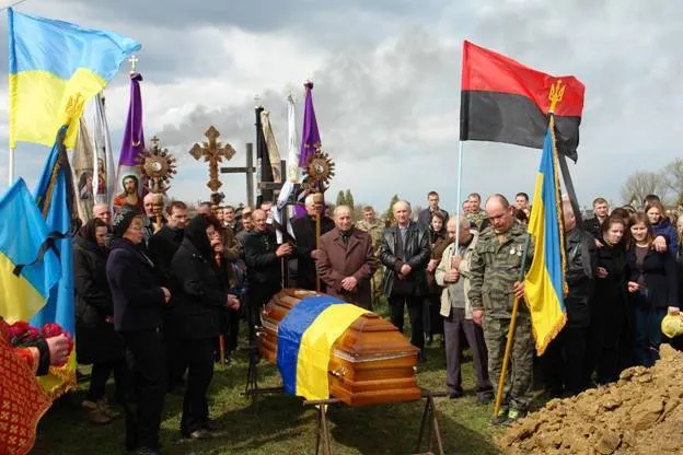В зоне АТО погиб 50-летний прикарпатец. Тело бойца привезут завтра в его родной Бовшев — фото 16