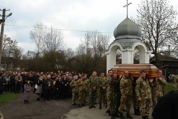 В зоне АТО погиб 50-летний прикарпатец. Тело бойца привезут завтра в его родной Бовшев — фото 7