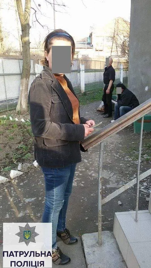 На франковском вокзале пять человек жестоко избили мужчину. Полиция задержала злоумышленников — фото 3