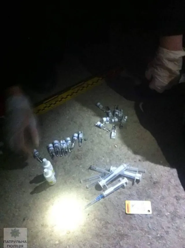 На территории Франковского детсада полиция задержала наркоманов с крадеными телефонами — фото 5