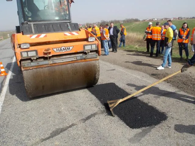 Головні інженери Івано-Франківського облавтодору оглянули ремонт ділянки на дорозі Н-10 «Стрий – Чернівці» — фото 3