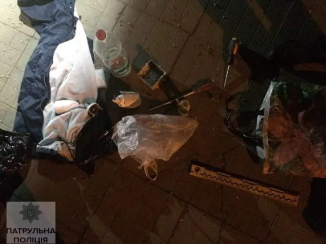 Франковские полицейские задержали двух похитителей камер наблюдения — фото 1