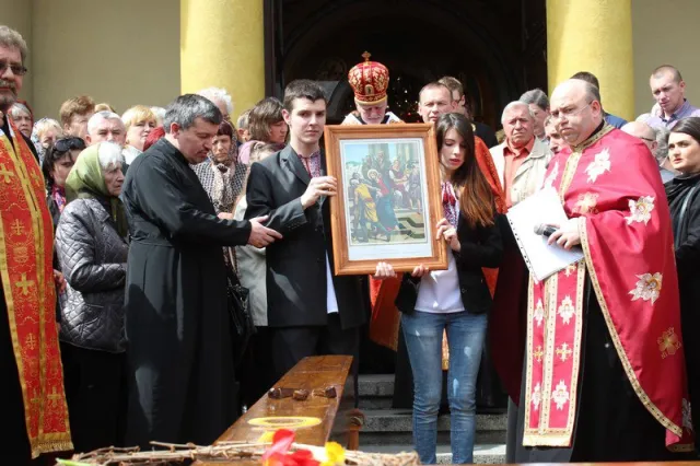 У неділю тисячі франківчан вийшли на загальноміську Хресну Дорогу — фото 1