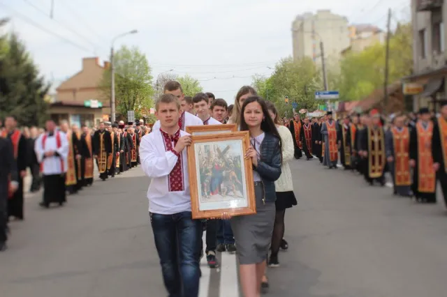 У неділю тисячі франківчан вийшли на загальноміську Хресну Дорогу — фото 2