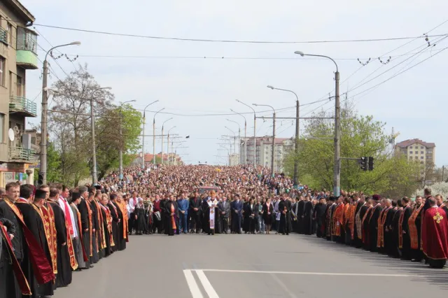У неділю тисячі франківчан вийшли на загальноміську Хресну Дорогу — фото 17