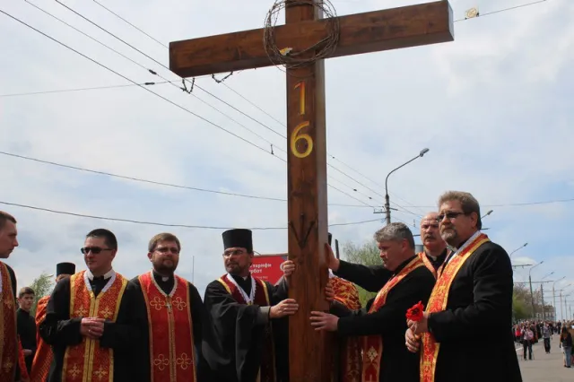 У неділю тисячі франківчан вийшли на загальноміську Хресну Дорогу — фото 6