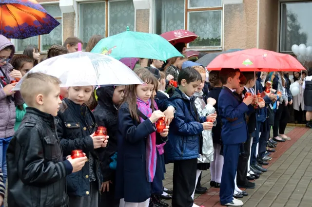 В пам'ять про героїв: у франківській школі відкрили пам'ятні дошки Андрію Прошаку та Сергію Харенку — фото 11