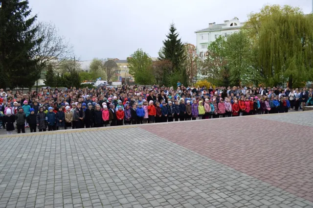 В пам'ять про героїв: у франківській школі відкрили пам'ятні дошки Андрію Прошаку та Сергію Харенку — фото 12