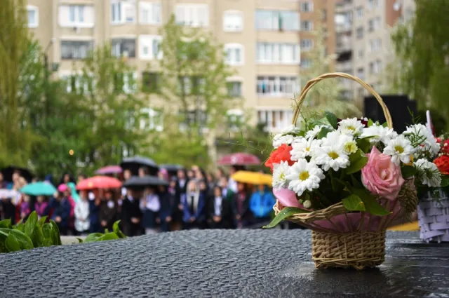 В пам'ять про героїв: у франківській школі відкрили пам'ятні дошки Андрію Прошаку та Сергію Харенку — фото 9