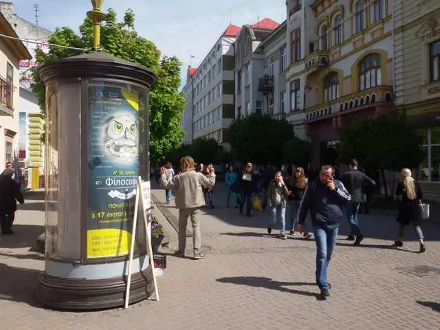 «Дівчата повинні пахнути собою, весною, квітами і фруктами», - у Франківську чоловік міняв яблука на цигарки — фото 5
