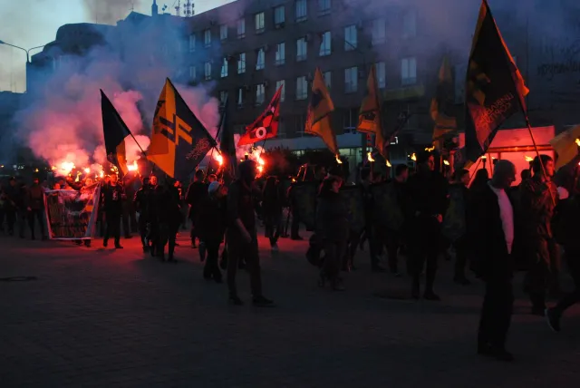 «Азов» влаштував смолоскипну ходу центром Франківська — фото 17