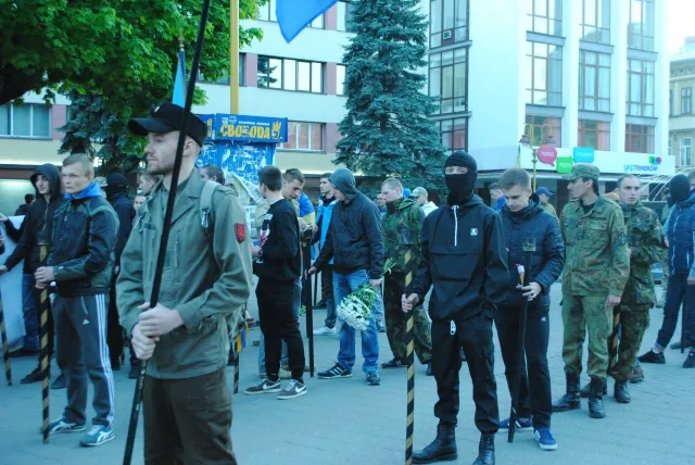 «Азов» влаштував смолоскипну ходу центром Франківська — фото 4