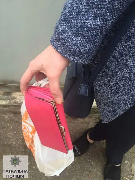 В Ивано-Франковске прохожие задержали мужчину, который обворовал девушку в маршрутке — фото 2
