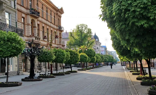 «Таким Франківськом хочеться гуляти», - фотографи показали безлюдні вулиці міста — фото 14