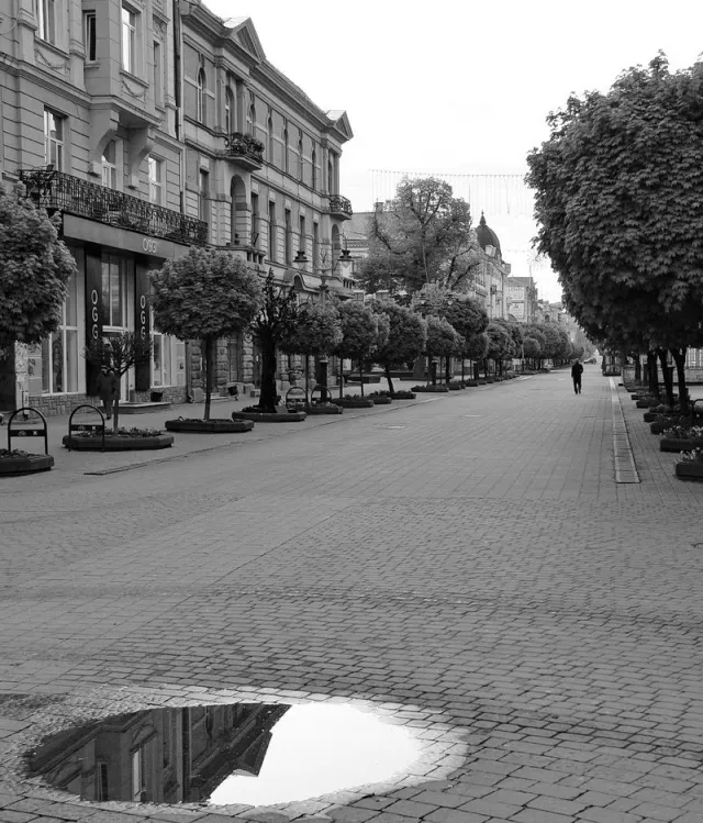 «Таким Франківськом хочеться гуляти», - фотографи показали безлюдні вулиці міста — фото 10