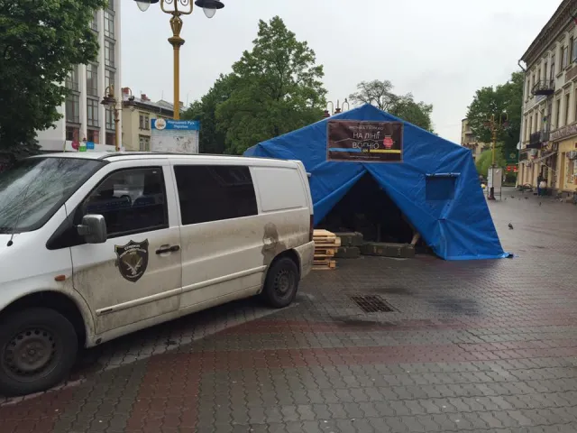 На Вічевому майдані відкрилася виставка зброї з зони АТО — фото 1