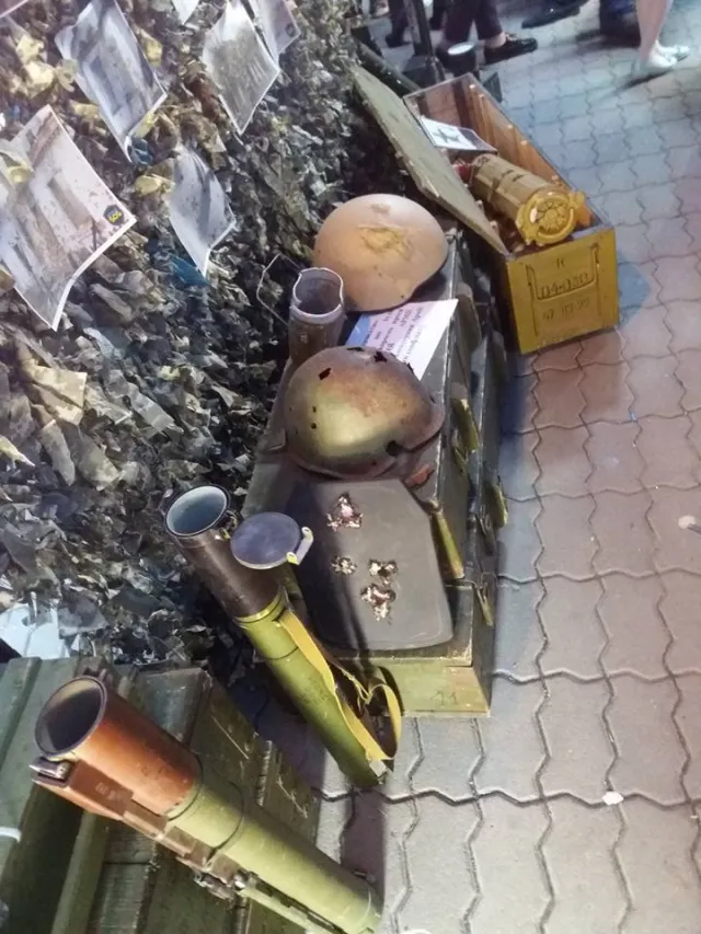 На Вічевому майдані відкрилася виставка зброї з зони АТО — фото 7