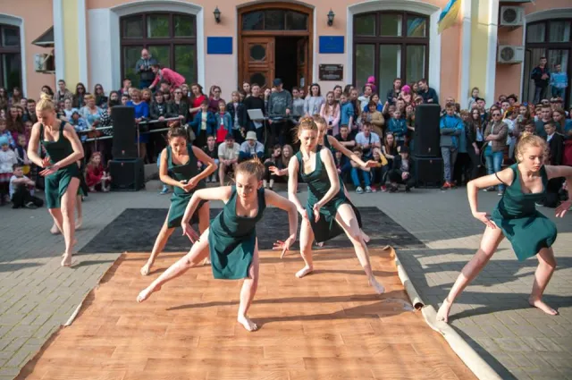 Як в Івано-Франківську три сотні танцюристів провели флешмоб — фото 2