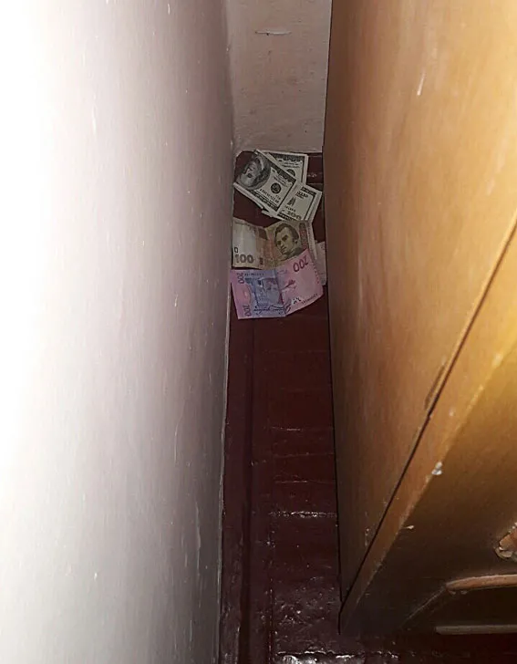 Гинеколог требовал 500 долларов взятки за справку о рождении ребенка — фото 1