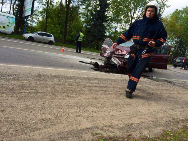 Масштабная авария на Тисменицком трассе: водителя госпитализировали с травмами позвоночника — фото 2