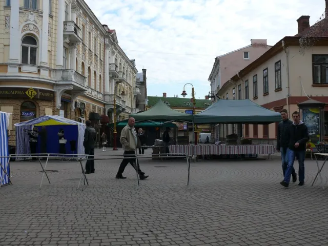 Центр Франківська перетворюється на базар — фото 5