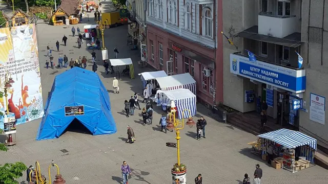 Центр Франківська перетворюється на базар — фото 8