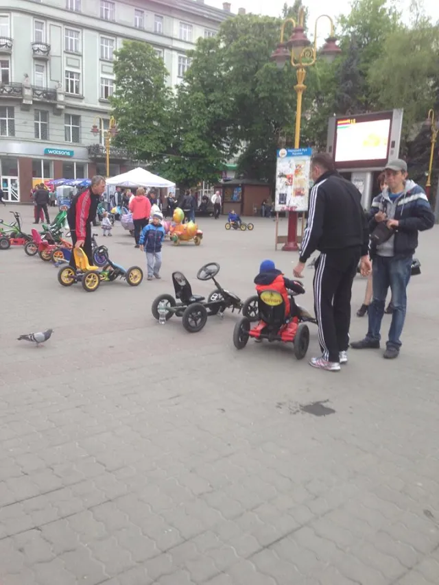 «Каченятам» заборонили «працювати» на Вічевому майдані — фото 2