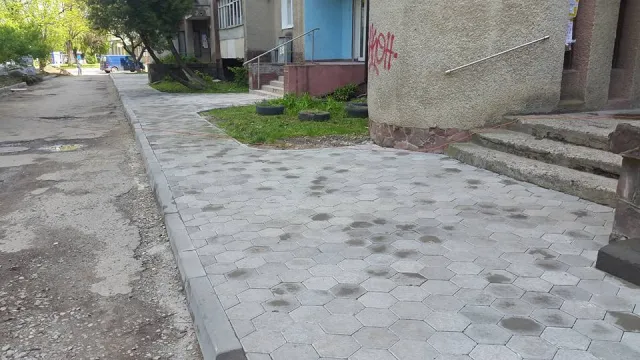 На Вовчинецькій облаштовують новий сквер — фото 2